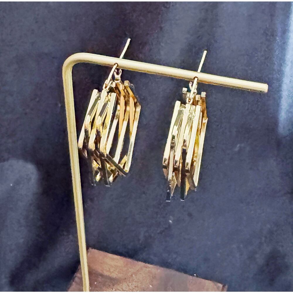 Unique Gold Stainless Steel Hoop Earrings with Saddleback Closure E177 - Picture 2 of 4